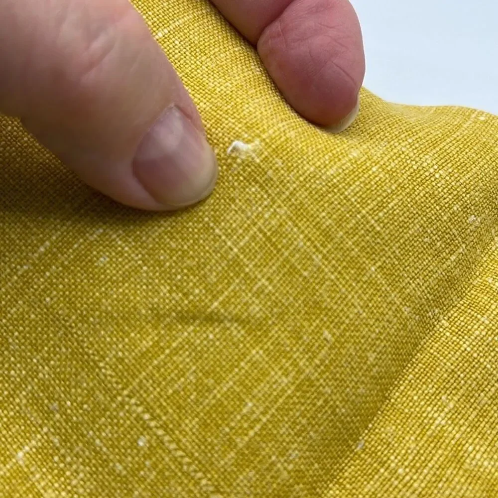 Set of 2 linen VTG leaf pattern mustard napkins.